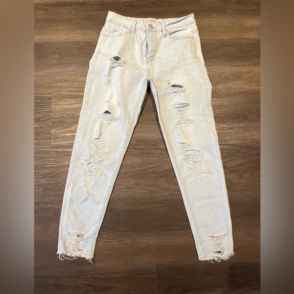 Revamped denim distressed jeans - Picture 2 of 5